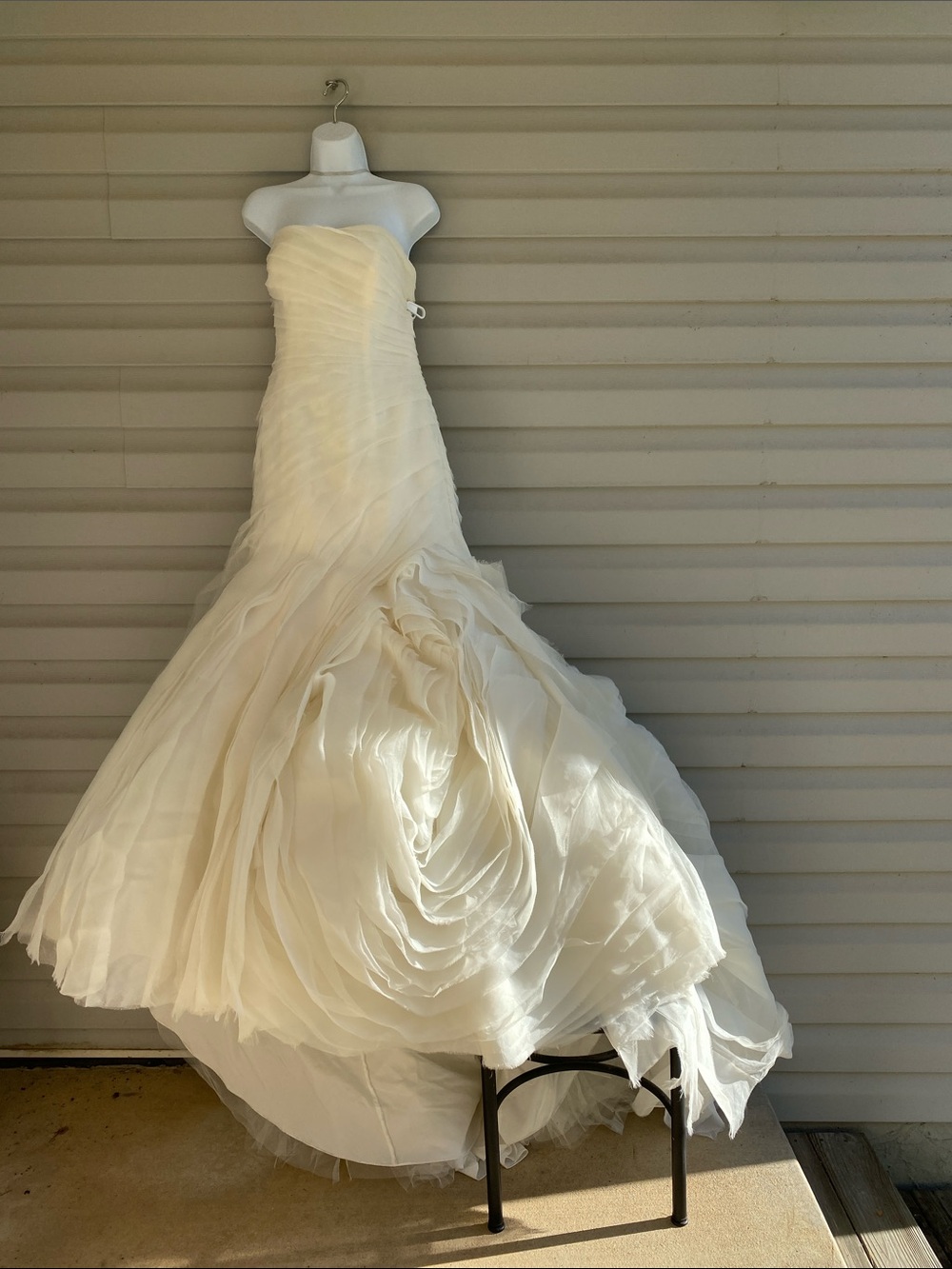 White by Vera Wang Strapless Cream Rosette Mermaid Wedding Gown… PLEASE READ!